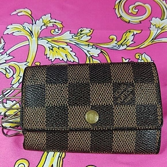 Authentic Louis Vuitton Damier Keyholder